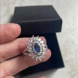 🖤5/$25 Elegant Silver and Blue Gemstone Ring size 8 cocktail